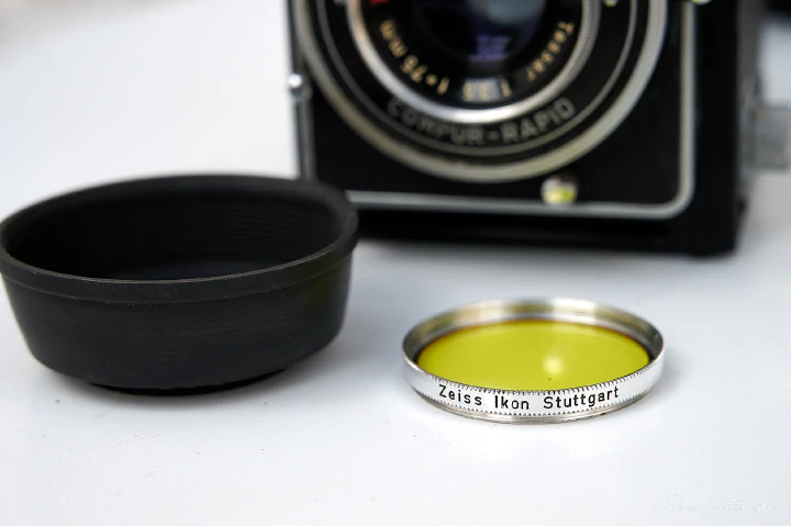 Yellow filter and lens hood in front of the Zeiss Ikon Ikoflex