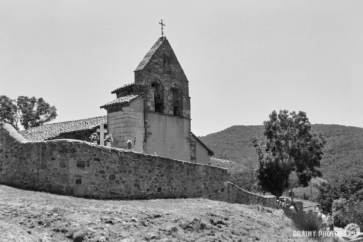 A black-and-white photo of the Nuestra Señora de la Asunción church is Estalaya 