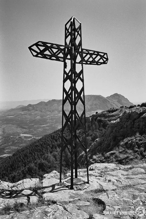 Black-and-white photo of Cruz de la Atalaya.